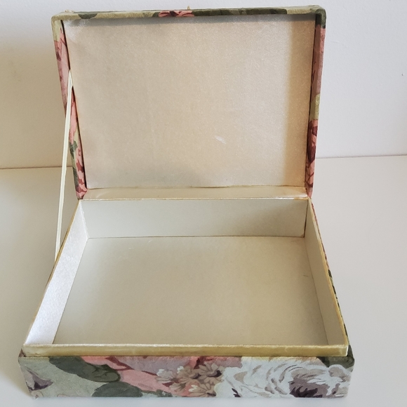 Vintage Fabric Craft Sawing Box - Picture 4 of 8